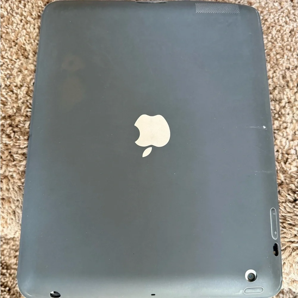 Apple IPAD 4th Generation Tablet with Gray Cover